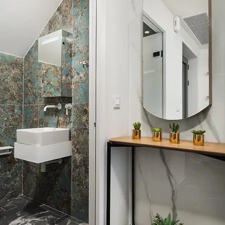 Nefelia Luxury Private *
