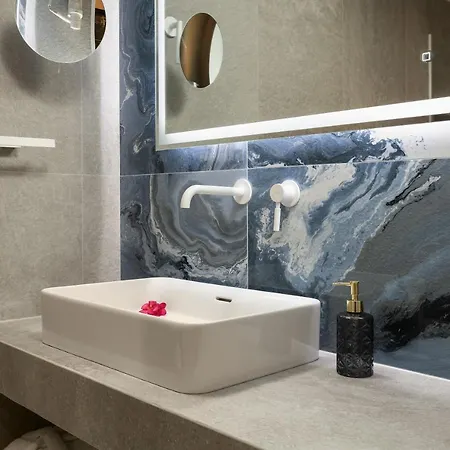 Nefelia Luxury Private